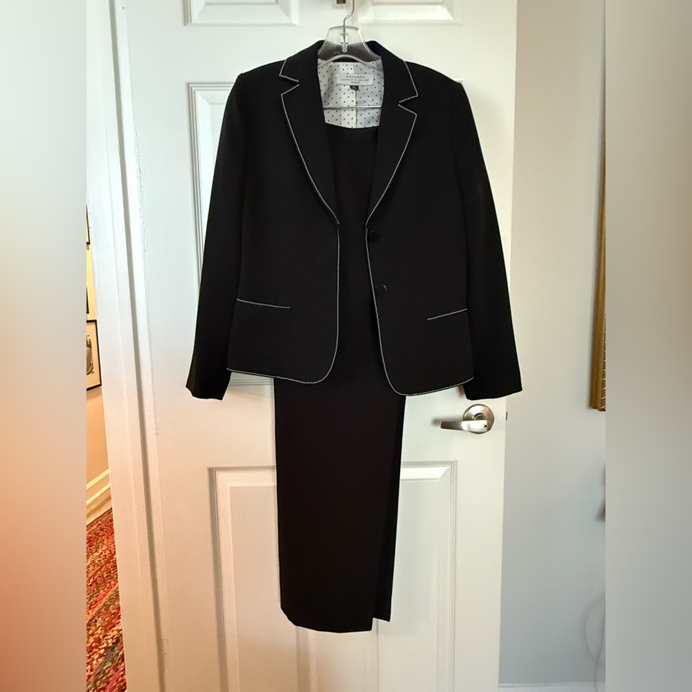 Tahari Arthur Levine Black Pantsuit 8P
